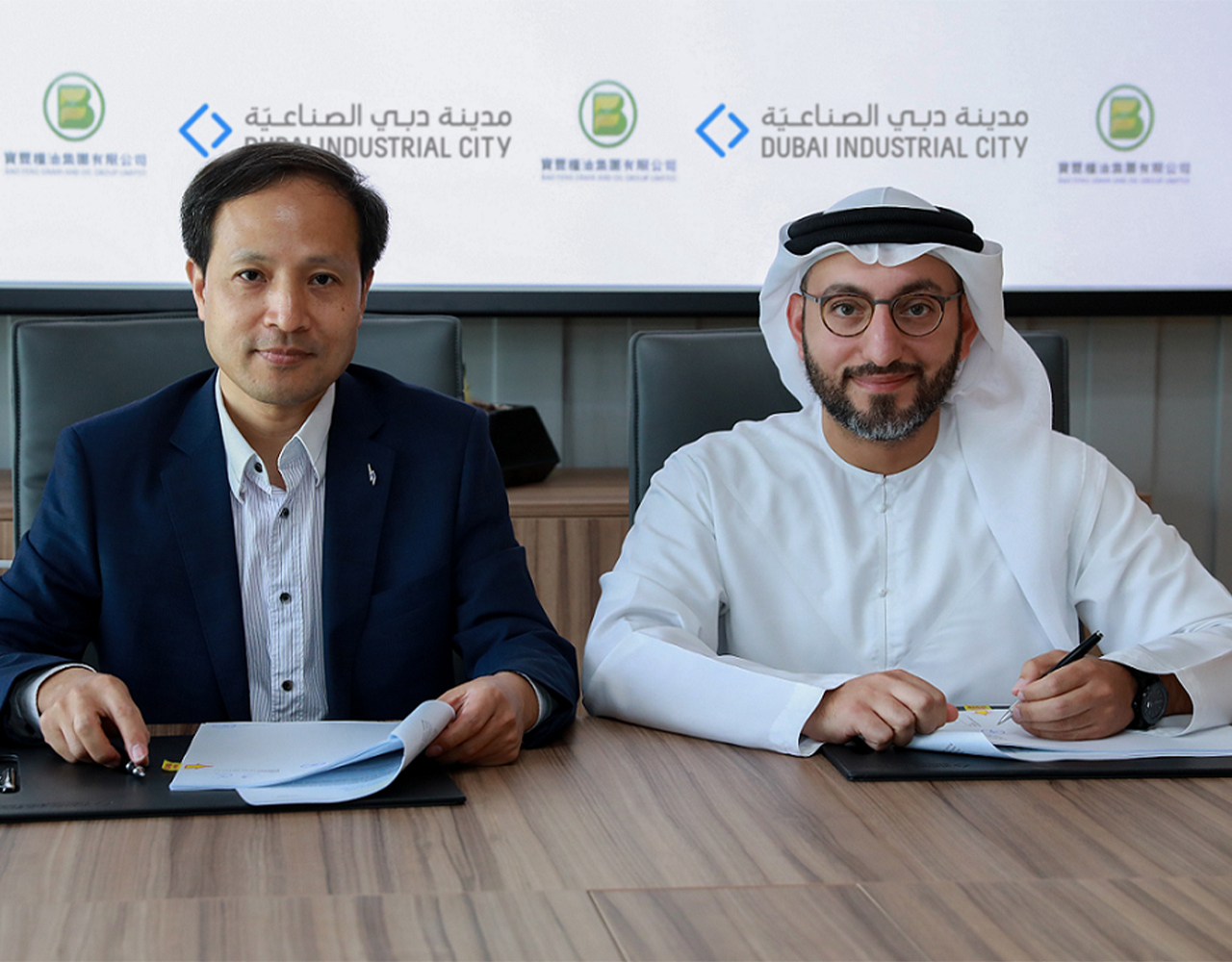 Saud Abu Al-Shawareb & Jun Yan sign an agreement to open region’s first fresh rice noodle factory in Dubai Industrial City