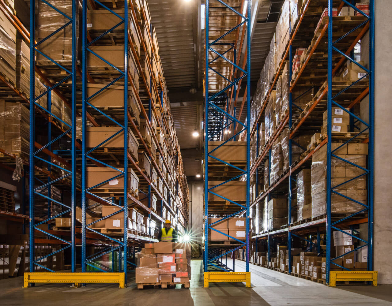 OurOfferings_Warehouses_Hero_1280x1000_Desktop